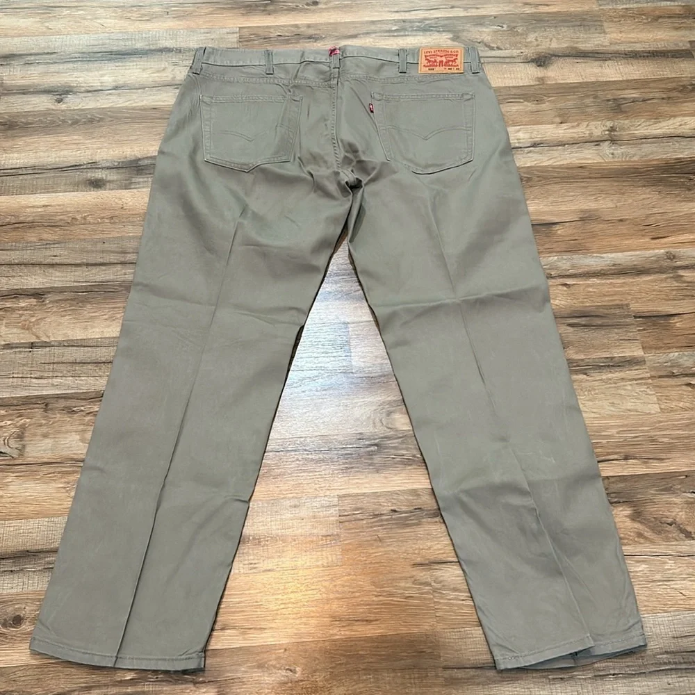 LEVIS  559 KHAKIS PANTS MEN W40L32 BROWN RELAX FIX - Picture 2 of 9